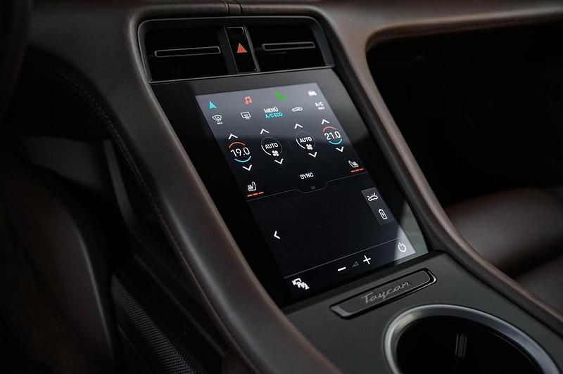 Groen Gebruikt 2022 Porsche Taycan Cross Turismo SUV | € 93.950 - Afbeelding 1/4