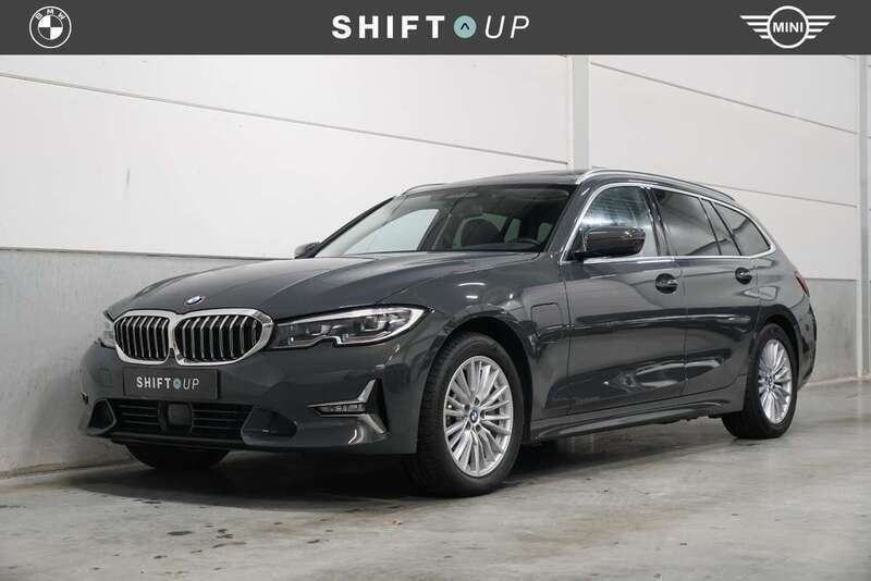 Grijs Gebruikt 2021 BMW 330e Comfort Edition Stationwagen | € 29.940 (Super prijs) - Afbeelding 1/3