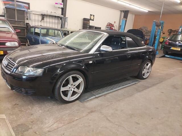 Zwart Gebruikt 2004 Audi A4 Cabriolet S-Line Cabriolet | € 5.750 (Iets duurder) - Afbeelding 1/4