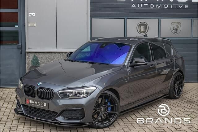 Grijs Gebruikt 2018 BMW M140 Executive Hatchback | € 35.950 (Eerlijke prijs) - Afbeelding 1/4