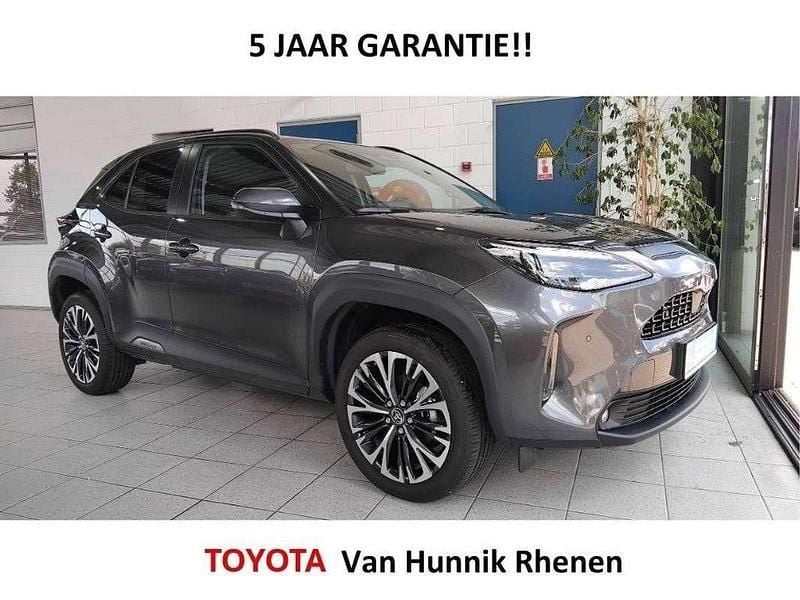 Grijs, metallic lak Gebruikt 2024 Toyota Yaris Cross Executive SUV | € 33.950 (Iets duurder) - Afbeelding 1/4