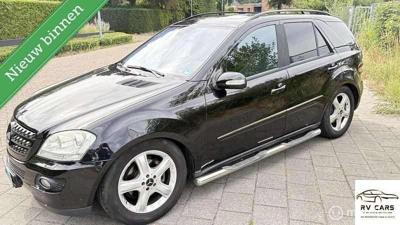 Zwart Gebruikt 2005 Mercedes ML320 SUV | € 2.750 (Super prijs) - Afbeelding 1/4
