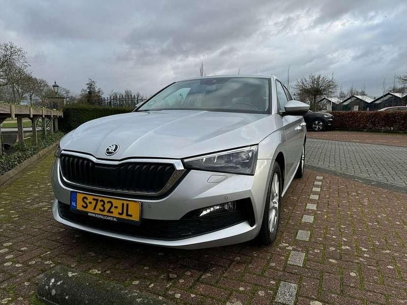 Grijs Gebruikt 2020 Skoda Scala Hatchback | € 12.001 - Afbeelding 1/4