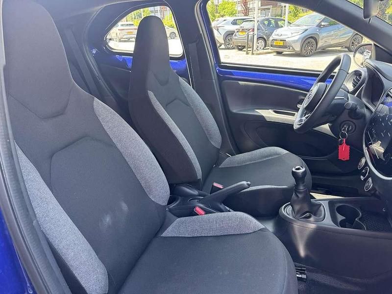 Occasion Toyota Aygo X X-play 72 PK (52 kW) 2024 Blauw, metallic lak SUV