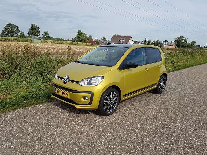 Goud Gebruikt 2017 VW up! Hatchback | € 9.500 (Super prijs) - Afbeelding 1/4