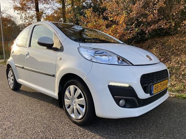 Wit Gebruikt 2013 Peugeot 107 Active Hatchback | € 3.999 (Goede deal) - Afbeelding 1/4