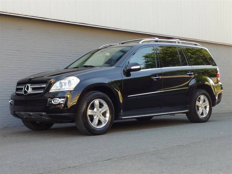 Zwartobsidian black metallic (#9179) Gebruikt 2008 Mercedes GL550 SUV | € 27.400 - Afbeelding 1/4