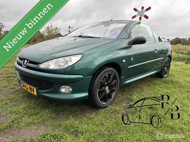 Groen Gebruikt 2003 Peugeot 206 CC Roland Garros Cabriolet | € 1.799 (Eerlijke prijs) - Afbeelding 1/4