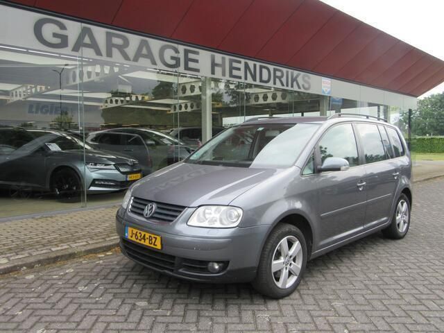 Grijs, metallic lak Gebruikt 2005 VW Touran Highline MPV | € 3.440 (Iets duurder) - Afbeelding 1/4