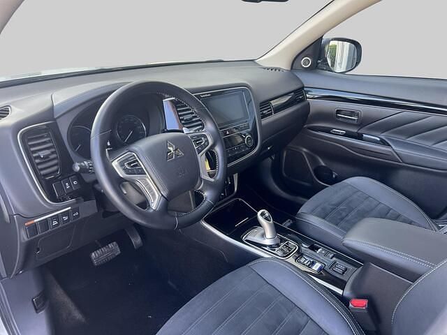 Occasion Mitsubishi Outlander Intense+ 238 PK (175 kW) 2018 Grijs SUV