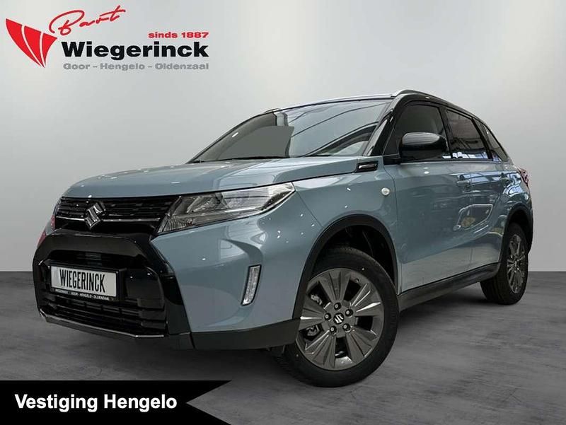 Blauw, metallic lak Nieuw 2025 Suzuki Vitara SUV | € 35.298 (Duur) - Afbeelding 1/4
