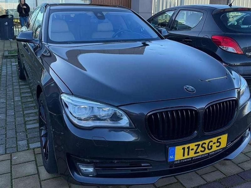 Zwart Gebruikt 2013 BMW 730 Sedan | € 9.780 (Super prijs) - Afbeelding 1/4