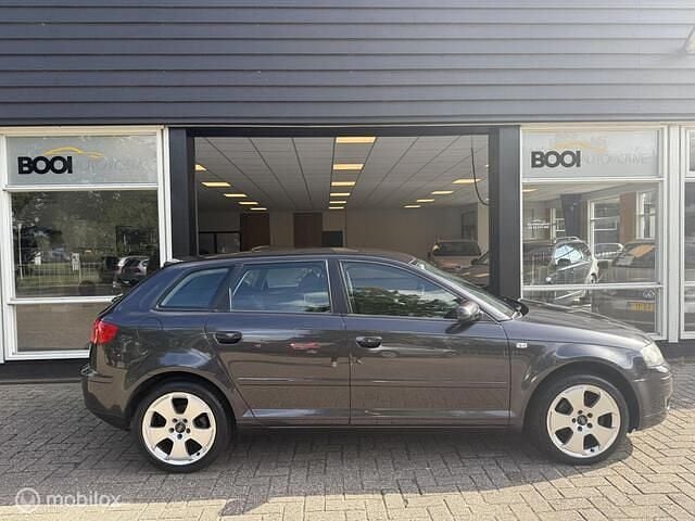 Grijs Gebruikt 2006 Audi A3 Attraction Hatchback | € 2.499 (Eerlijke prijs) - Afbeelding 1/4