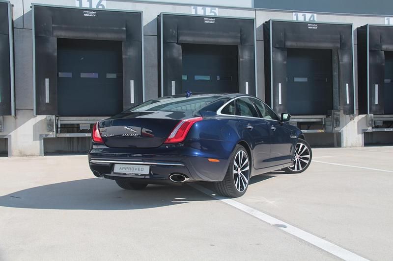 Occasion Jaguar XJ 301 PK (221 kW) 2021 Blauw Sedan
