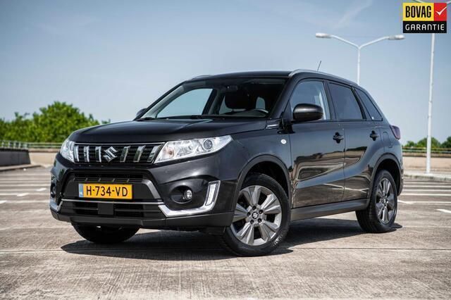 Zwart Gebruikt 2020 Suzuki Vitara SUV | € 17.445 (Eerlijke prijs) - Afbeelding 1/4