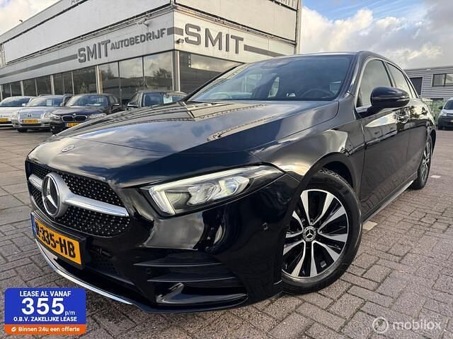 Zwart Gebruikt 2020 Mercedes A180 Business Hatchback | € 21.950 (Super prijs) - Afbeelding 1/4
