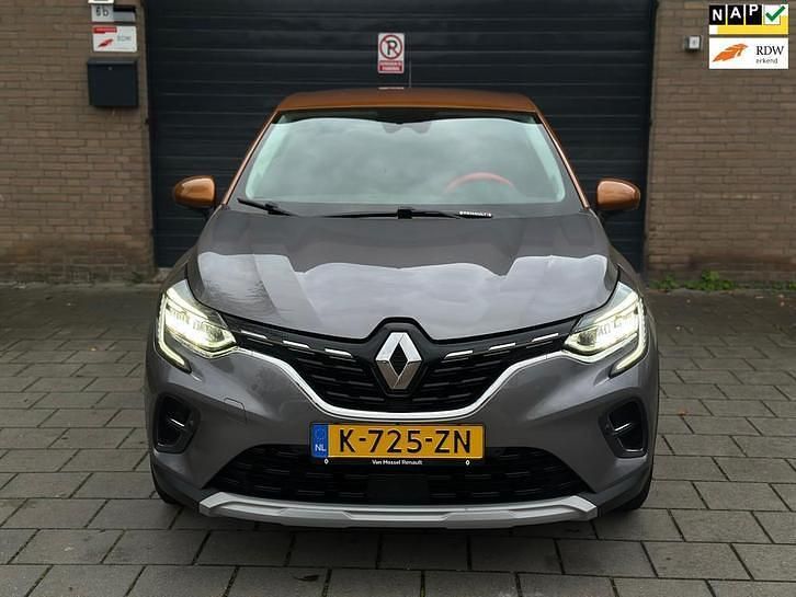Grijs (metallic) Gebruikt 2021 Renault Captur Intens SUV | € 12.950 (Goede deal) - Afbeelding 1/4