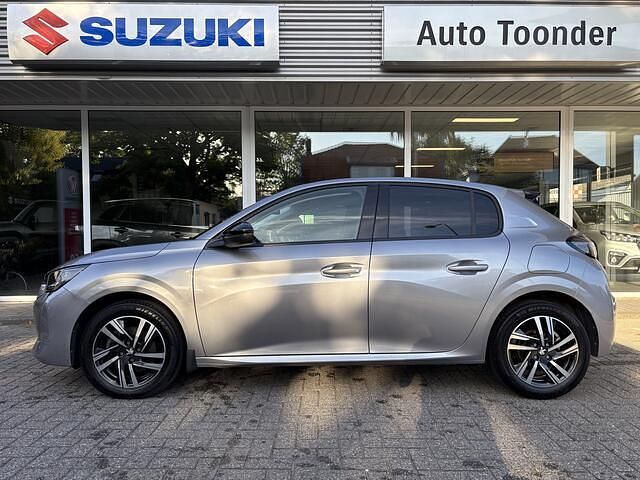 Zilver Gebruikt 2023 Peugeot 208 Allure Hatchback | € 16.900 (Goede deal) - Afbeelding 1/4