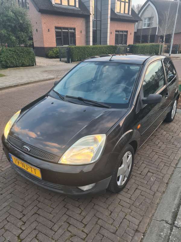 Zwart Gebruikt 2003 Ford Fiesta Hatchback | € 1.250 (Eerlijke prijs) - Afbeelding 1/4