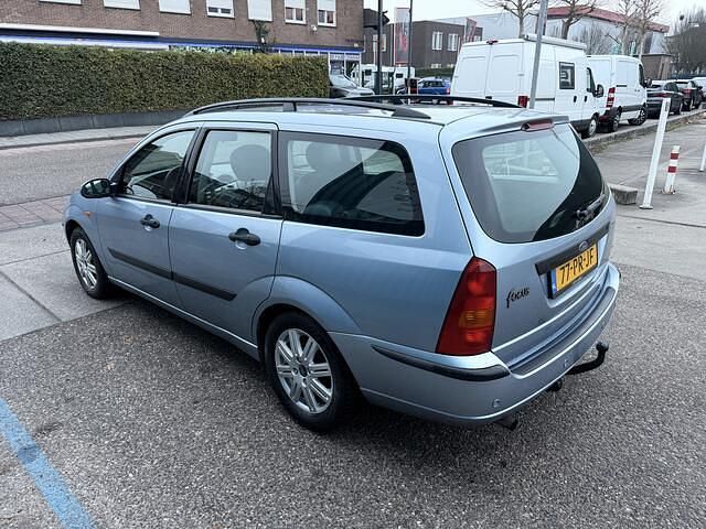 Occasion Ford Focus Futura 101 PK (74 kW) 2004 Grijs Stationwagen