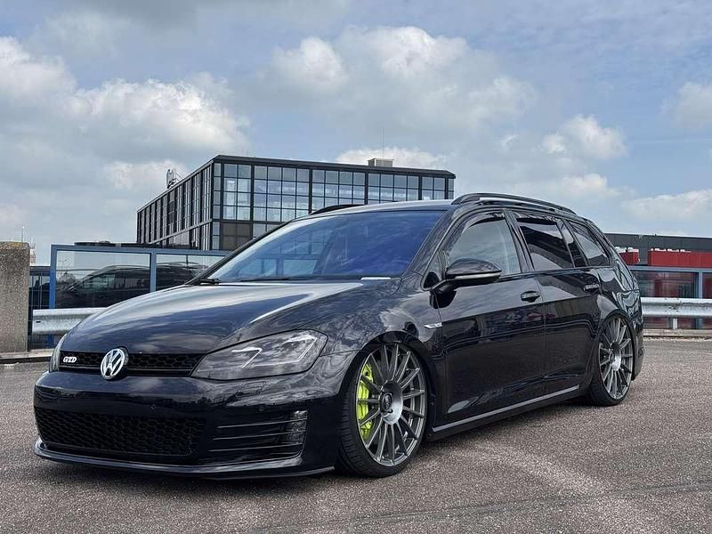 Zwart Gebruikt 2014 VW Golf VII Highline Stationwagen | € 11.000 - Afbeelding 1/4