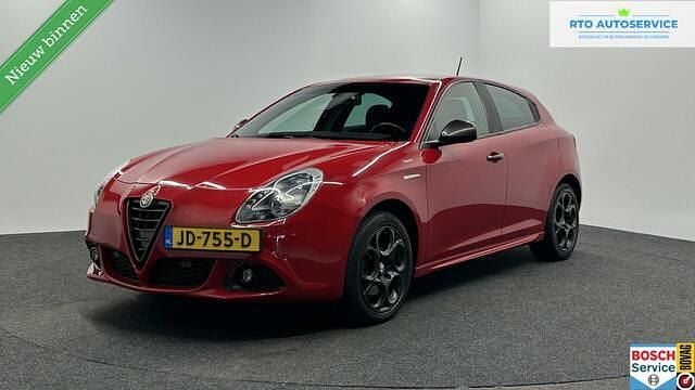 Rood Gebruikt 2016 Alfa Romeo Giulietta Super Hatchback | € 13.000 (Eerlijke prijs) - Afbeelding 1/4