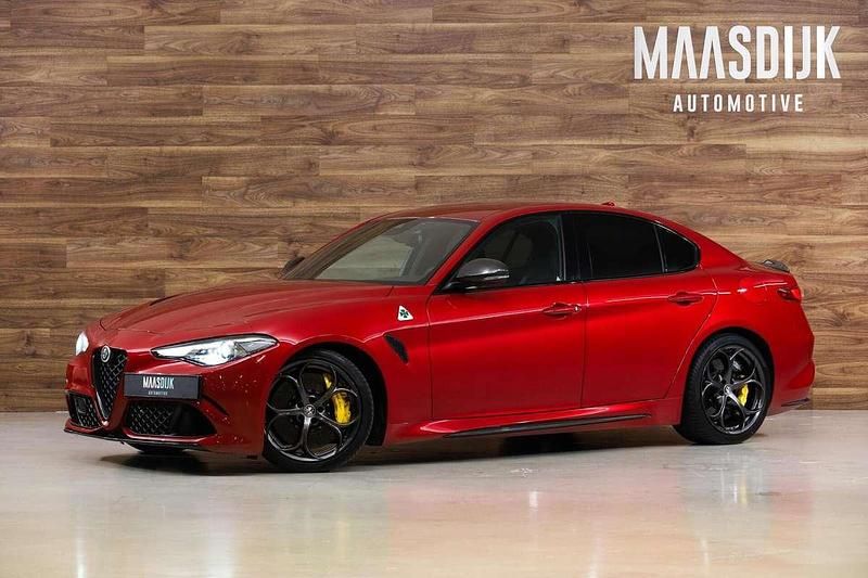 Rood Gebruikt 2017 Alfa Romeo Giulia Quadrifoglio Sedan | € 79.740 - Afbeelding 1/3