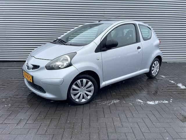 Occasion Toyota Aygo Cool 68 PK (50 kW) 2007 Grijs Hatchback