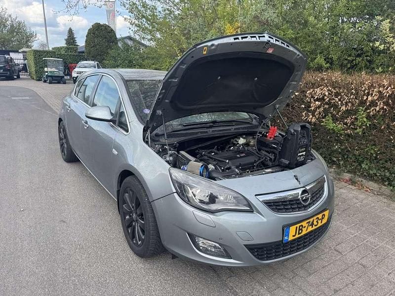 Grijs Gebruikt 2010 Opel Astra Sport Hatchback | € 2.450 (Super prijs) - Afbeelding 1/4