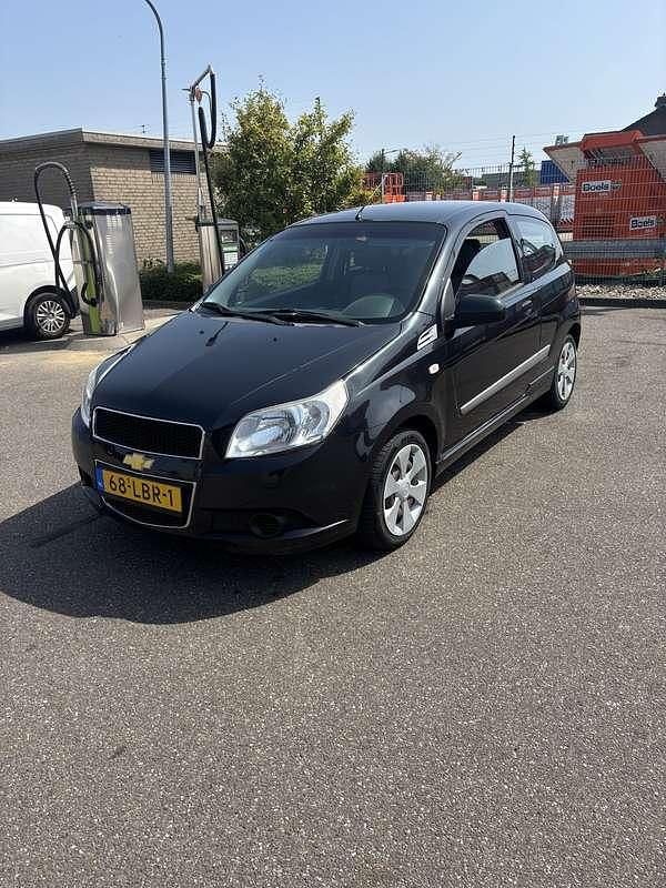 Zwart Gebruikt 2010 Chevrolet Aveo LS Hatchback | € 2.000 (Eerlijke prijs) - Afbeelding 1/4