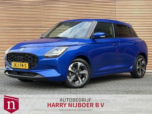 Blauw Occasion 2025 Suzuki Swift Style Hatchback | € 20.750 (Eerlijke prijs) - Afbeelding 1/4