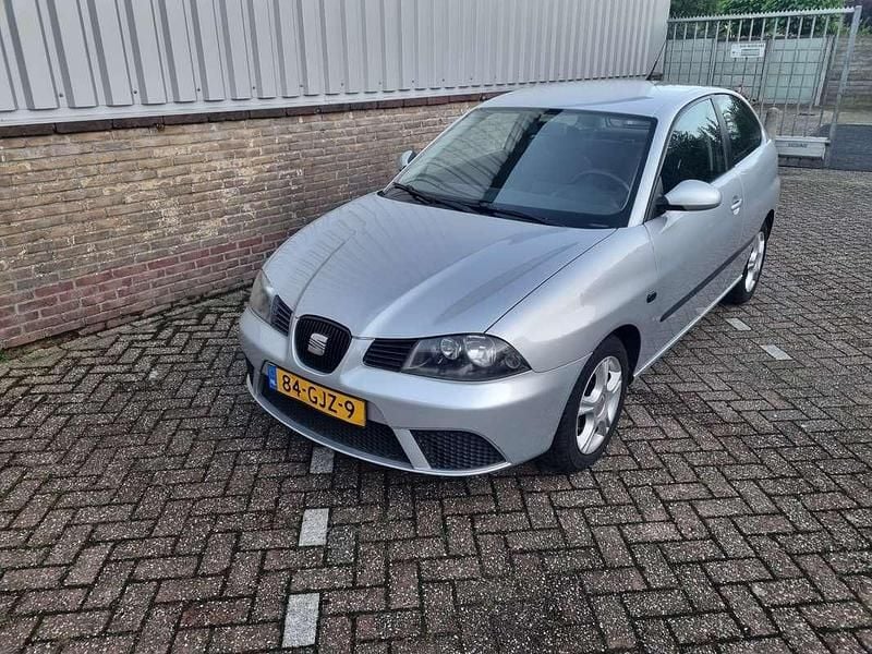 Grijs Occasion 2008 Seat Ibiza Hatchback | € 800 (Super prijs) - Afbeelding 1/4