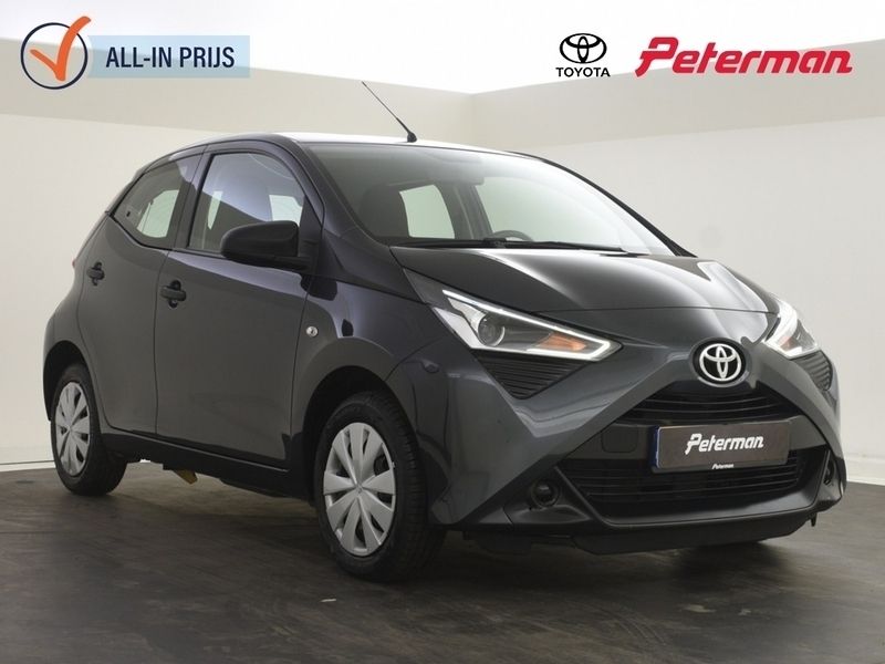 Grijs Gebruikt 2021 Toyota Aygo Hatchback | € 9.899 (Eerlijke prijs) - Afbeelding 1/4