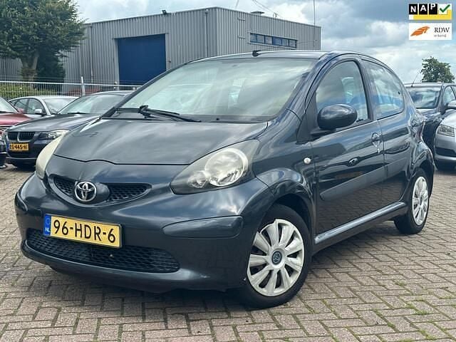 Grijs Gebruikt 2008 Toyota Aygo Hatchback | € 2.150 (Goede deal) - Afbeelding 1/4