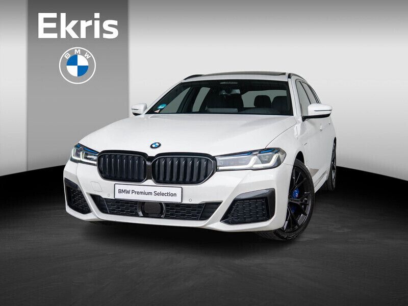 Wit Gebruikt 2021 BMW 530e M Sport Stationwagen | € 41.995 (Iets duurder) - Afbeelding 1/4