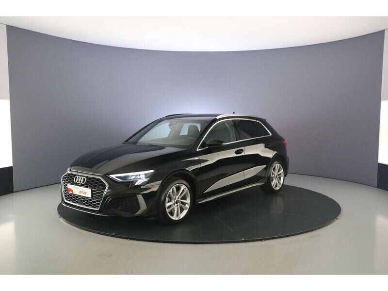Mythoszwart metallic Gebruikt 2024 Audi A3 Sportback e-tron Advanced Sedan | € 36.900 - Afbeelding 1/4