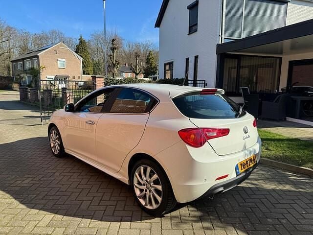 Occasion Alfa Romeo Giulietta Distinctive 170 PK (125 kW) 2011 Wit Hatchback