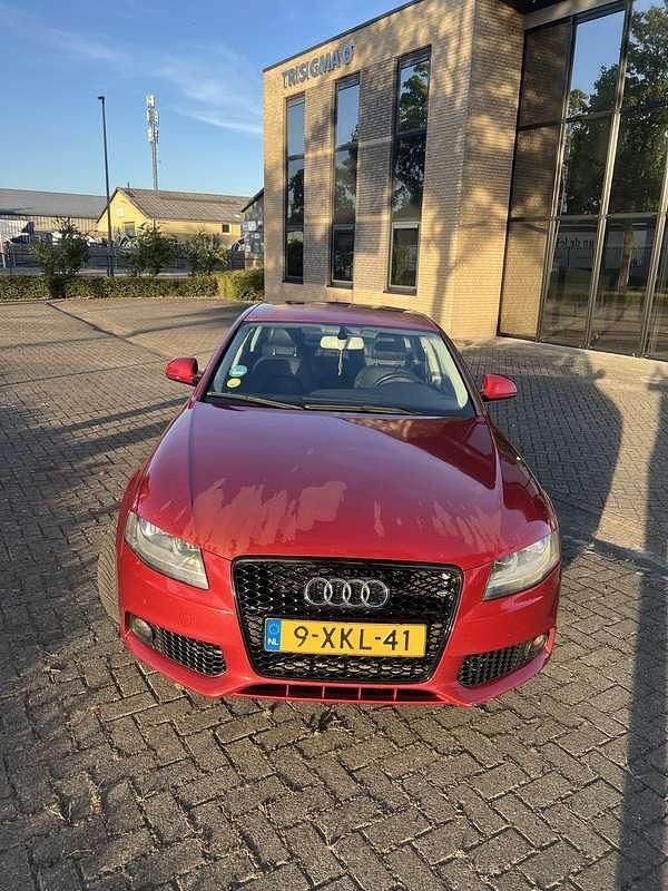 Rood Occasion 2009 Audi A4 Sedan | € 4.950 (Super prijs) - Afbeelding 1/4
