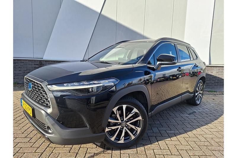 Zwart Gebruikt 2022 Toyota Corolla Cross Edition SUV | € 31.499 - Afbeelding 1/1