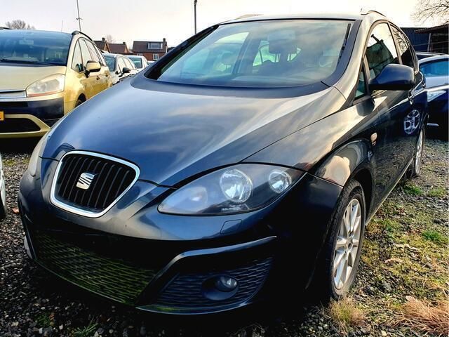 Grijs, metallic lak Gebruikt 2011 Seat Altea XL Business MPV | € 2.950 - Afbeelding 1/4