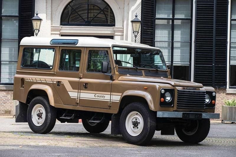 Bruin Gebruikt 1987 Land Rover Defender Stationwagen | € 59.000 - Afbeelding 1/4