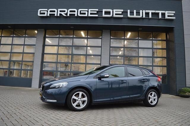 Occasion Volvo V40 Inscription 120 PK (88 kW) 2016 Blauw (metallic) Hatchback