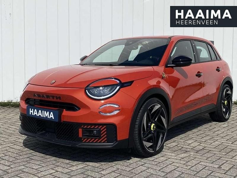Overig Nieuw 2025 Abarth 600e Turismo SUV | € 46.650 - Afbeelding 1/4