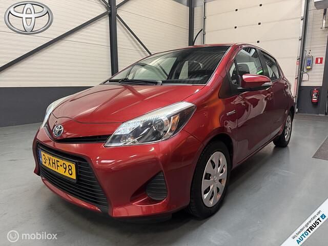 Rood Gebruikt 2014 Toyota Yaris Hatchback | € 11.750 (Eerlijke prijs) - Afbeelding 1/4