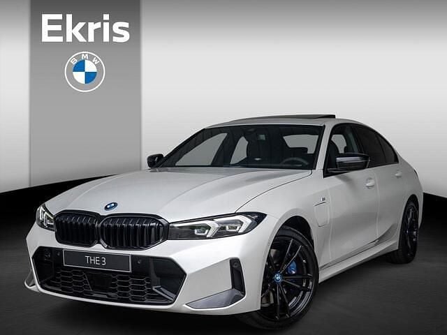 Wit Gebruikt 2025 BMW 320 M Sport Sedan | € 70.137 - Afbeelding 1/4