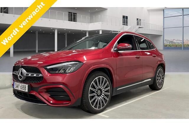 Rood Gebruikt 2025 Mercedes GLA200 AMG line SUV | € 48.500 - Afbeelding 1/4