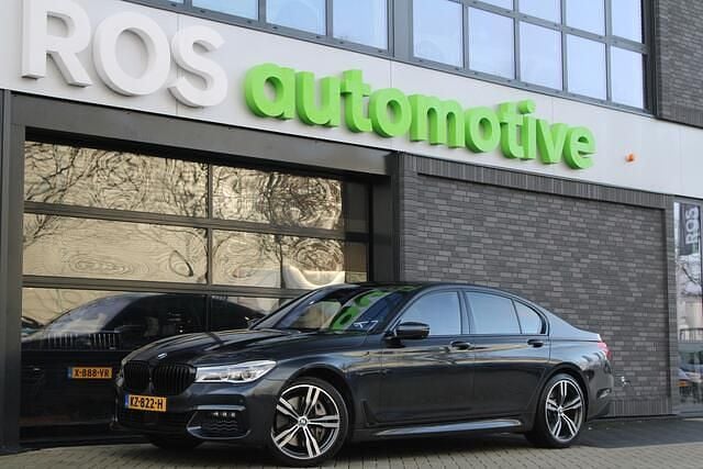 Grijs Occasion 2017 BMW 750 Executive Sedan | € 47.950 - Afbeelding 1/4