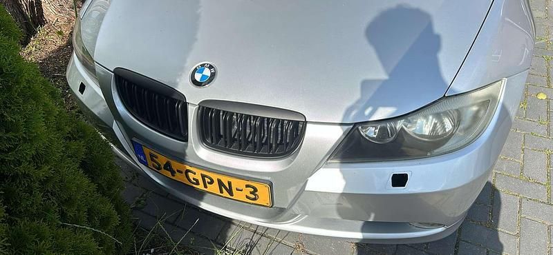 Grijs Gebruikt 2008 BMW 316 Executive Sedan | € 4.800 (Eerlijke prijs) - Afbeelding 1/4