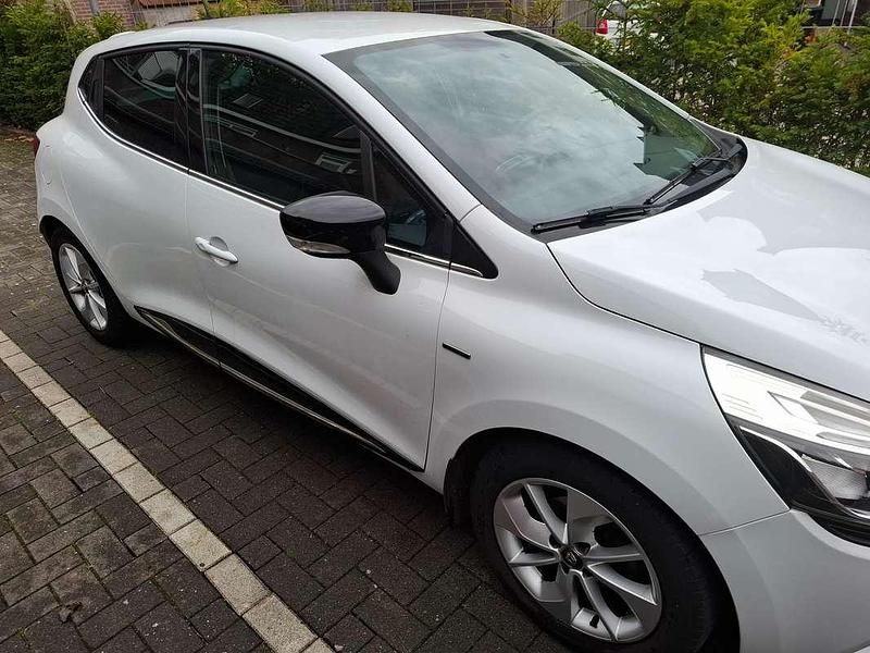 Wit Gebruikt 2017 Renault Clio IV LIMITED Hatchback | € 8.800 (Goede deal) - Afbeelding 1/4