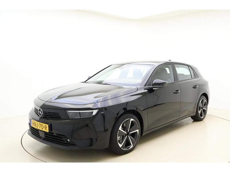 Zwart Nieuw 2025 Opel Astra GS Line Hatchback | € 35.645 - Afbeelding 1/1